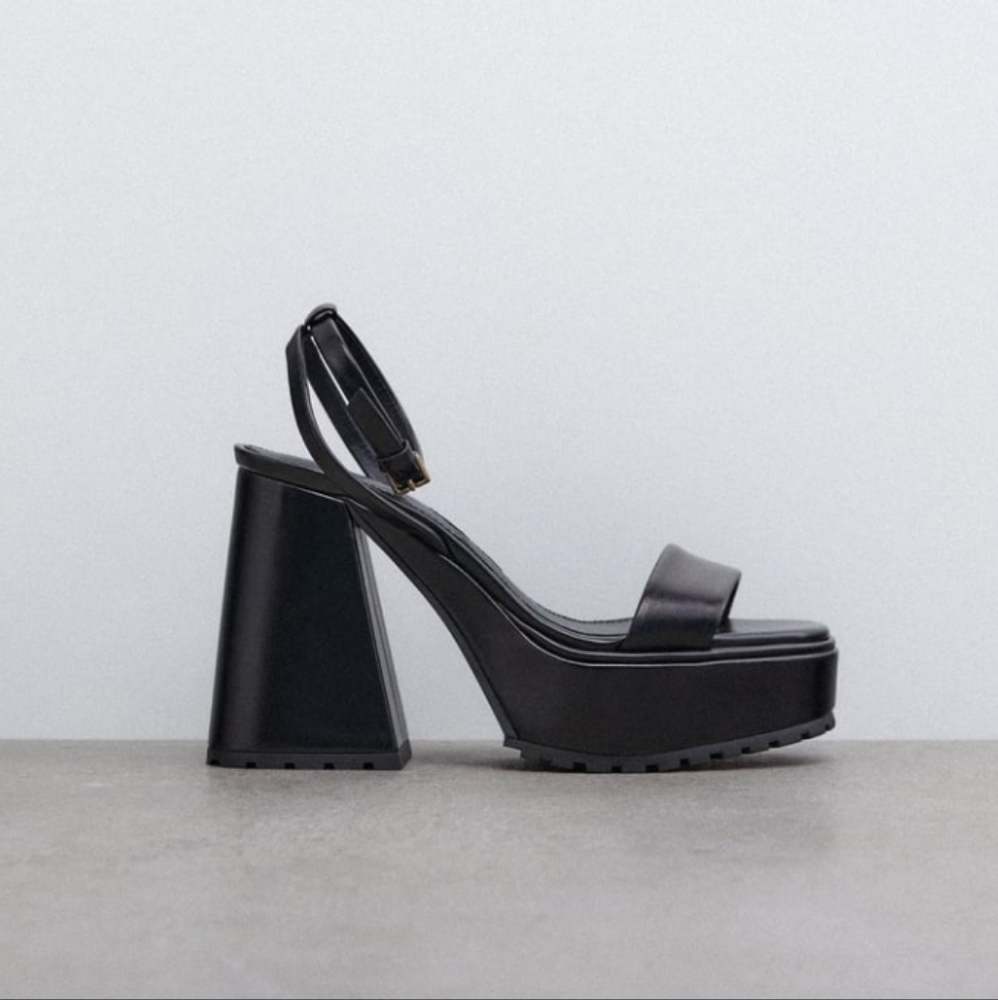 NWT Geniune Leather Chunky Lug Sole Platform Heeled Sandal